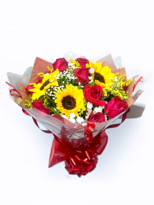 Buquê de Rosas e Girassóis